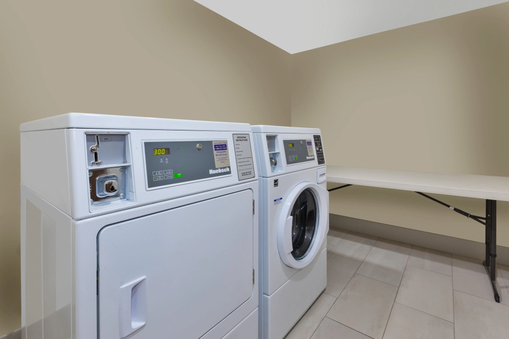 Holiday Inn Express Detroit-Warren/General Motors Technology Center by IHG