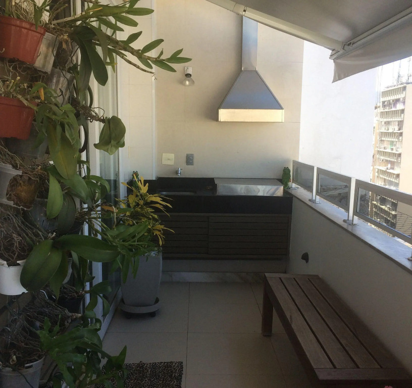 Top floor with balcony in Copacabana