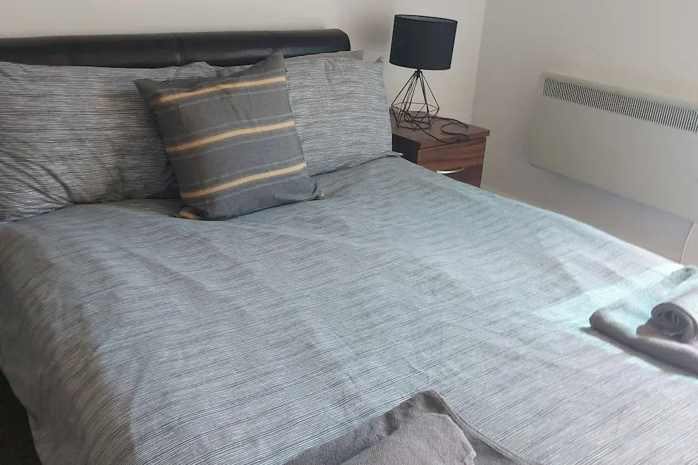 Modern 2-bed Apartment -12 Min Walk to Centre