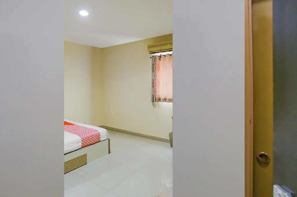 RedDoorz Syariah near Stasiun Karet
