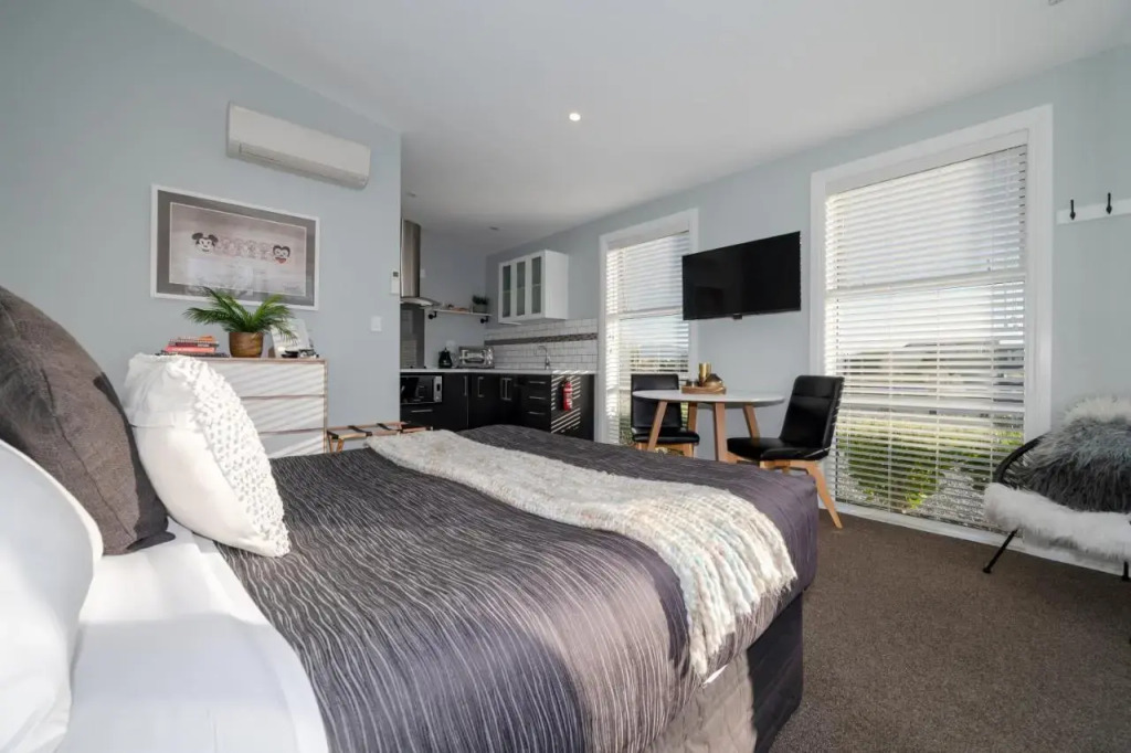 “No.25”Stand Alone Guest Studio Unit (Adults Only)