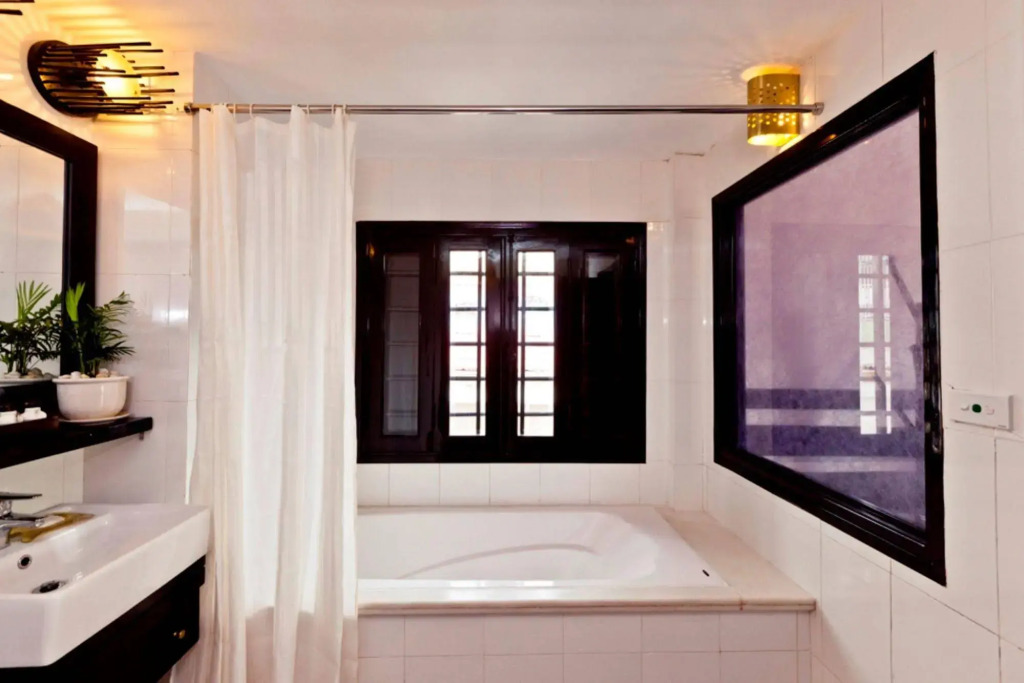 Cinnamon Hotel