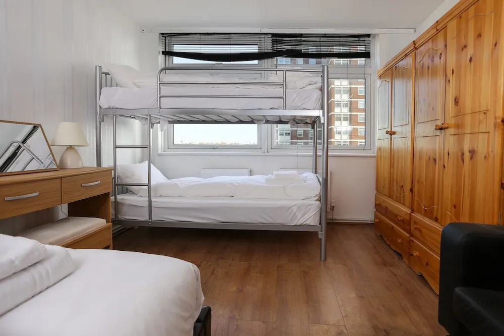 4 Bedroom Apartment in Shepherd's Bush Accommodates 10