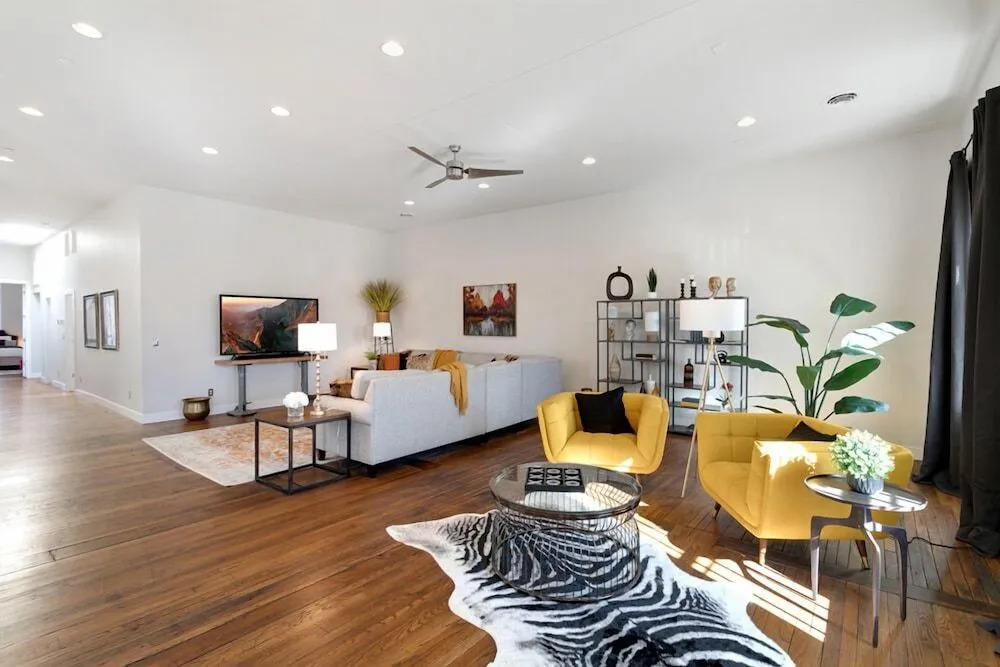 THE PENTHOUSE loft in the heart of Old Town!