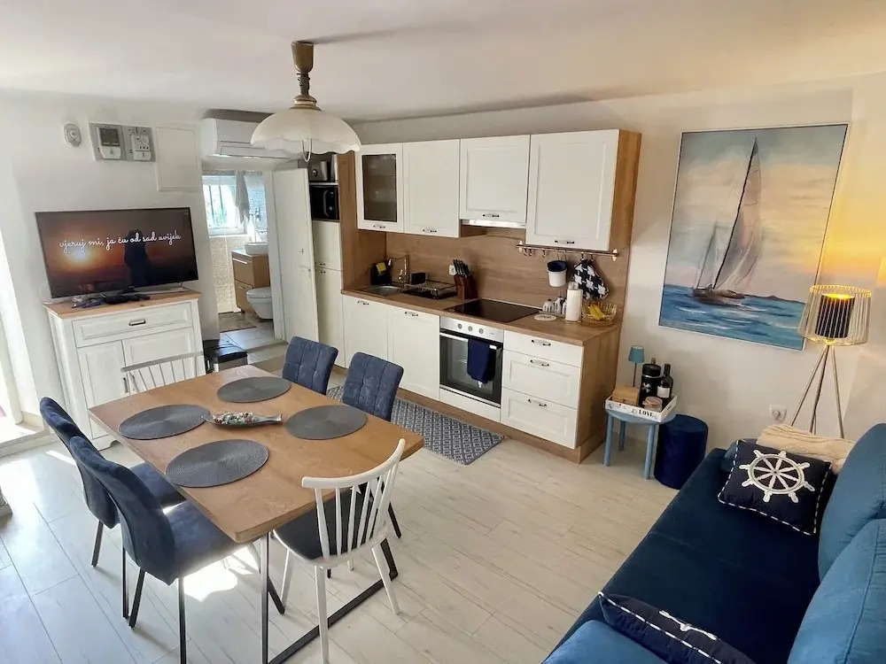 Holiday House Baska Hill