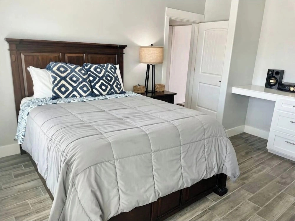 3201 S. 11th St - New Wave Rentals