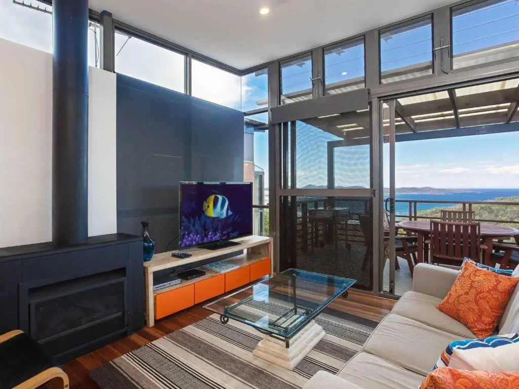Beach House 7, Air Conditioned, Wi-Fi, Foxtel, Linen, Communal Pool and Spa