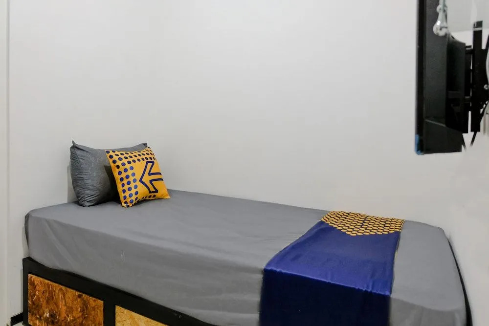 Spot on 1704 Roemah C9 Residence