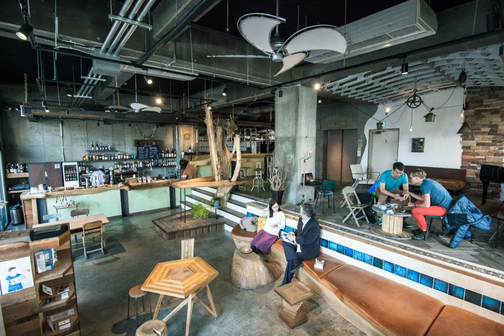 Nui. HOSTEL & BAR LOUNGE