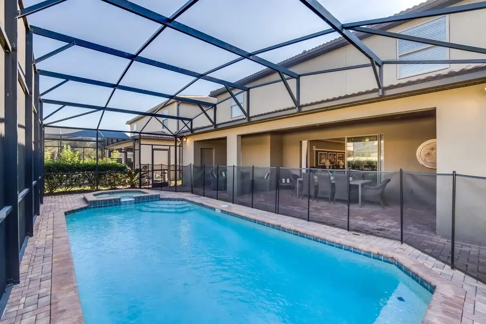 Sleek Home With Big Pool Area and Game Room, CDC Cleaning Standards #8ws105