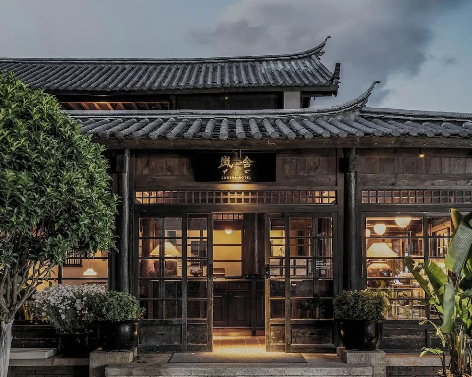 Lijiang Old Town Lanshe Hotel