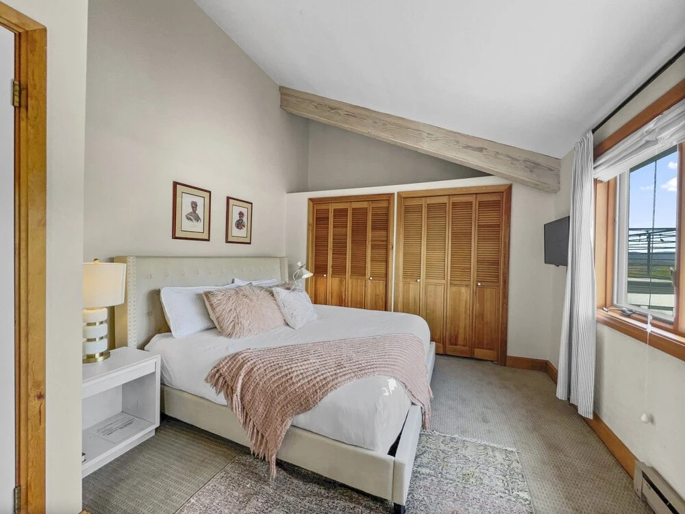 1010 Skiers Paradise At Lowell! Walk To The Slopes Of Park City Mountain! 2 Bedroom Home by RedAwning