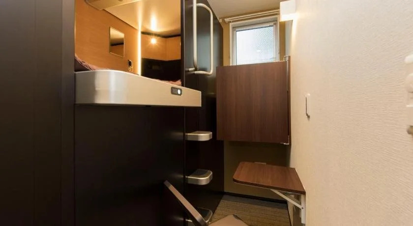 Ryoma Higashiazuma - Hostel