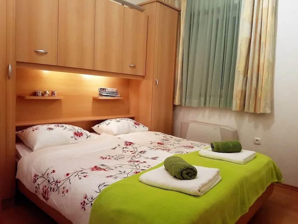 Comfortable Apartment With Coverd Balcony and Sea View, Near the Beach