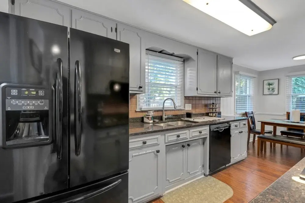 Beautiful Home With Private Hot Tub Close To Everything 4 Bedroom Residence by Redawning