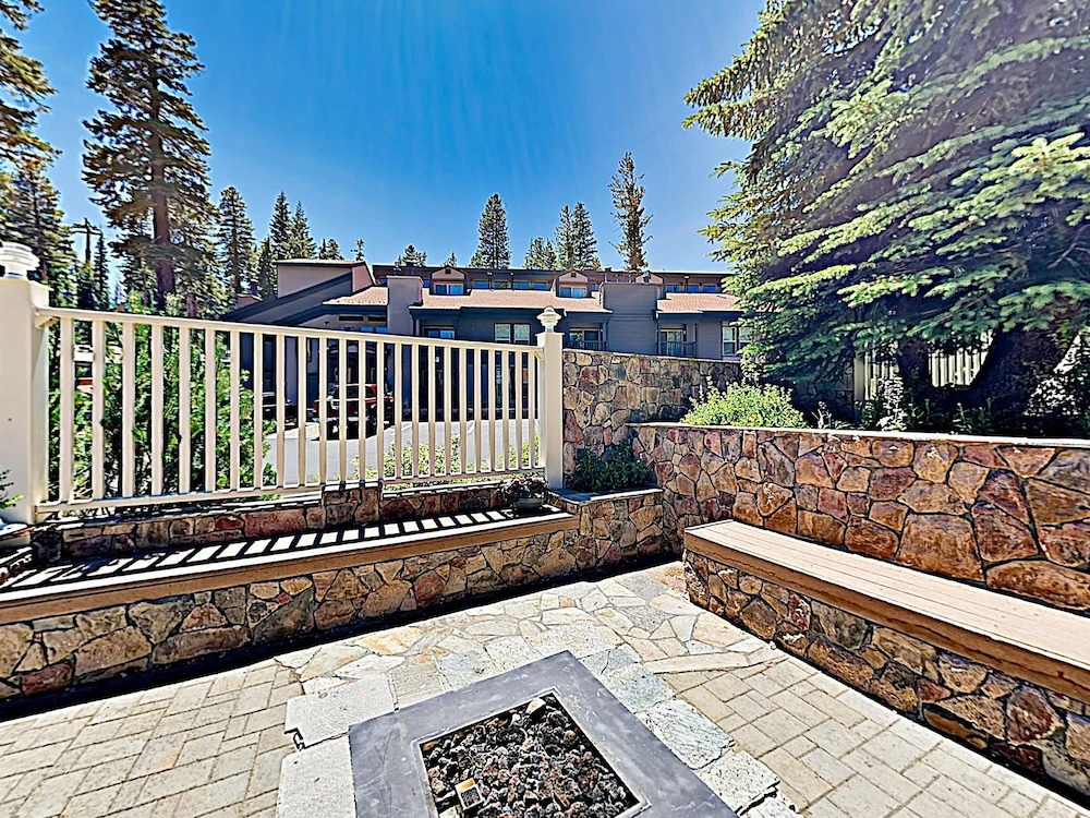 Mt. W/ Sleep Number Beds - Walk To Slopes 2 Bedroom Condo