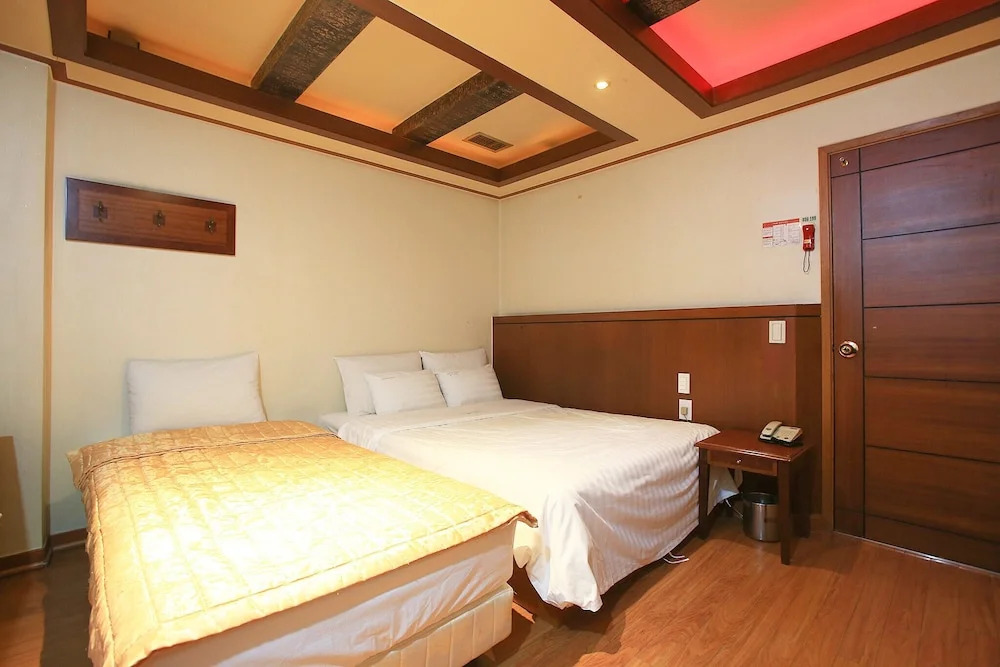 Hotel Plus