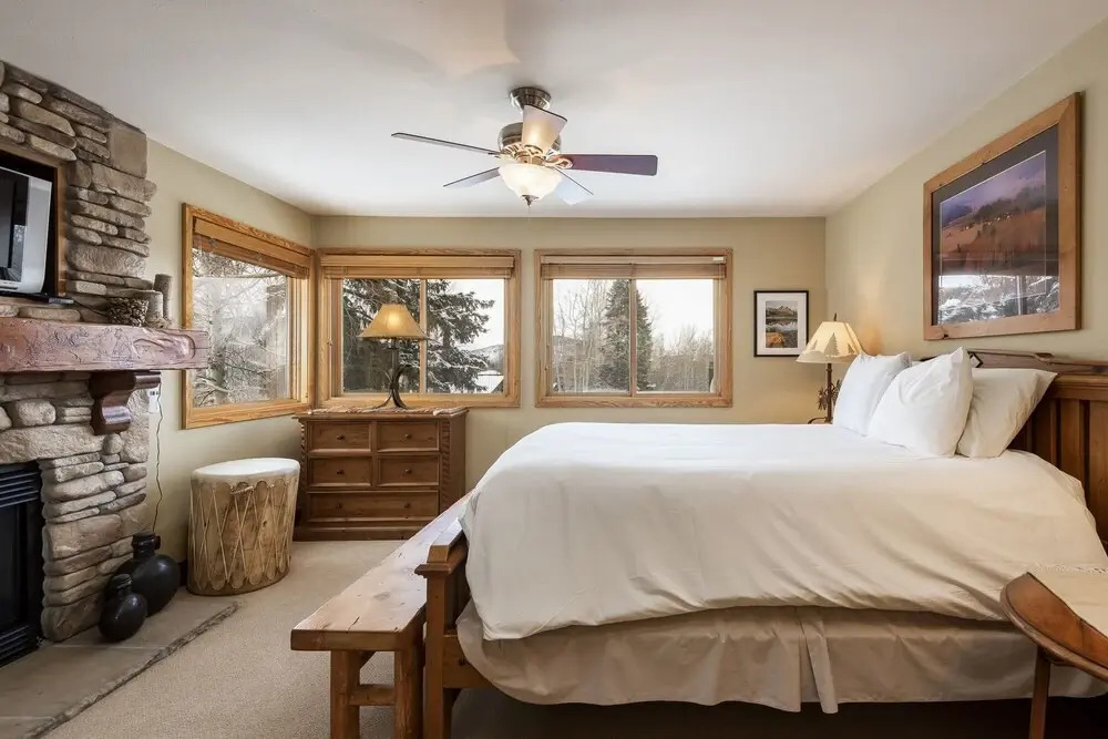 Snow Flower 026 2 Bedroom Condo by RedAwning