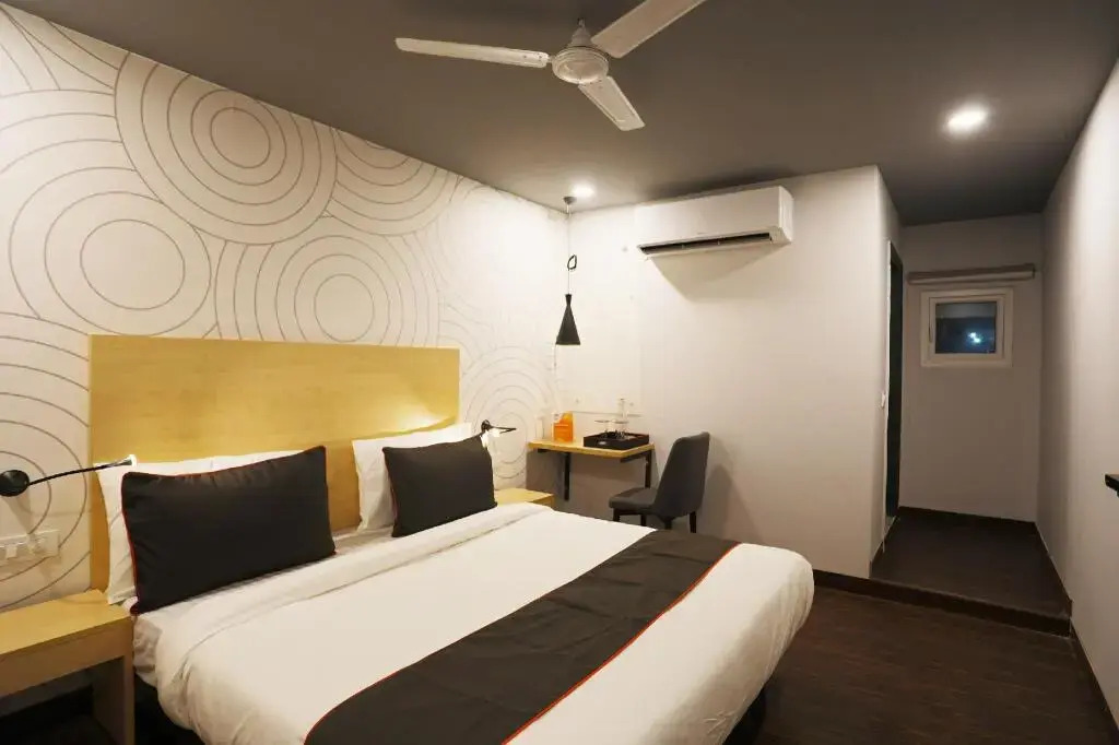 Slf Mall by OYO Rooms