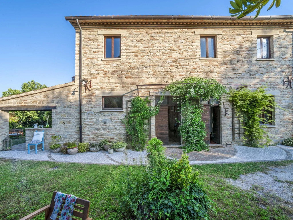 Mansion in Vallefoglia With Pool and Panorama