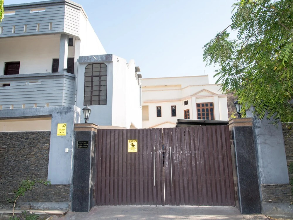OYO Home 12830 Charming 3BHK