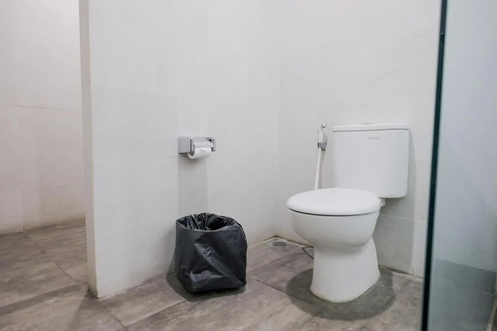 RedDoorz Premium near CBD Puri Indah