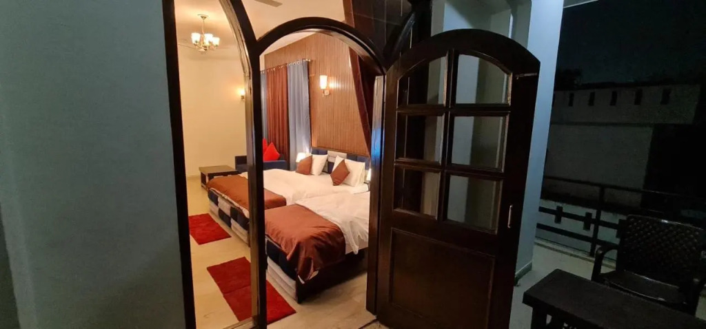 Nook Inn & Suites - 2 Min Walk From MG ROAD METRO