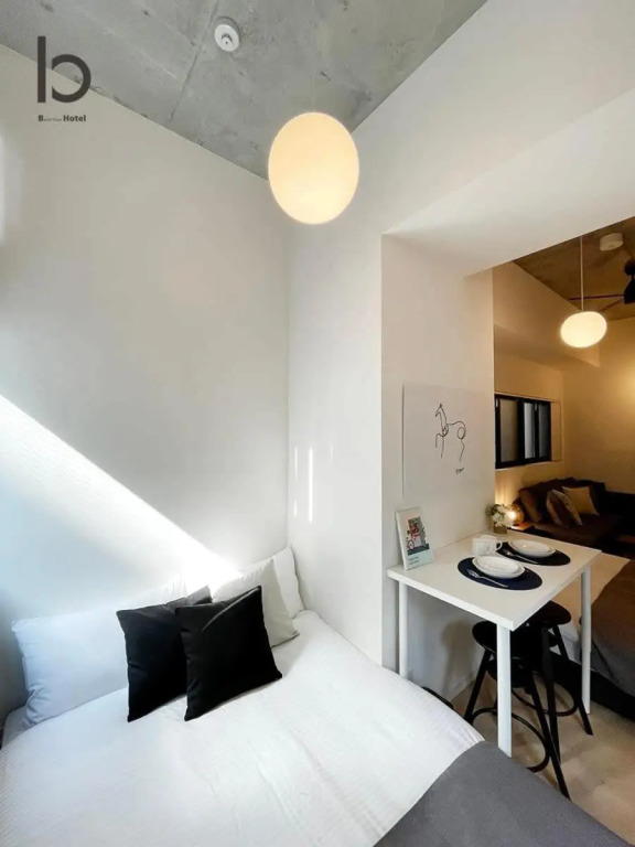 Modern new 1BR apt very close to peace park room wifi 7ppl