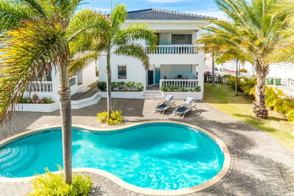 5 Star Caribbean Lodge - Jan Thiel