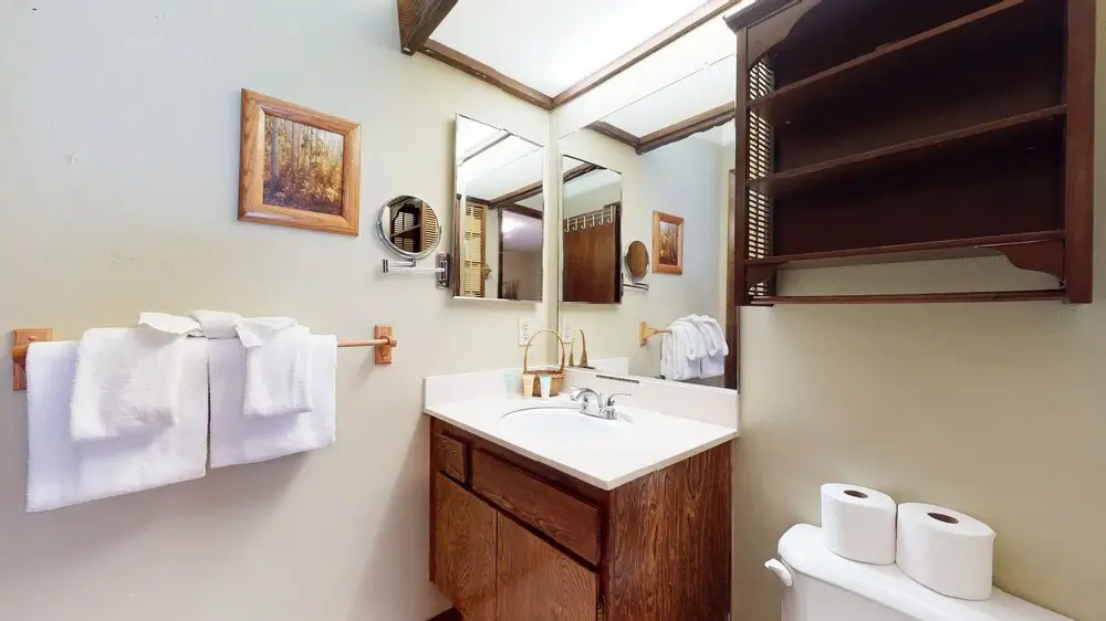 Horizons 4 186 Centrally Located, Spacious Mammoth Home with Cozy Fireplace by RedAwning