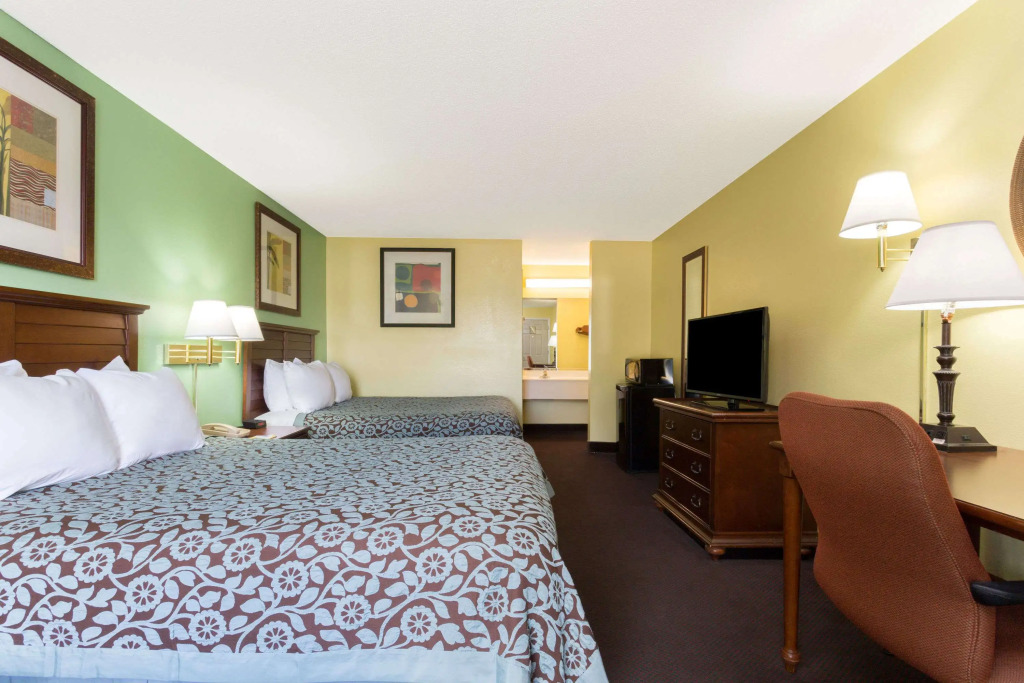 Days Inn by Wyndham Lamont/Monticello