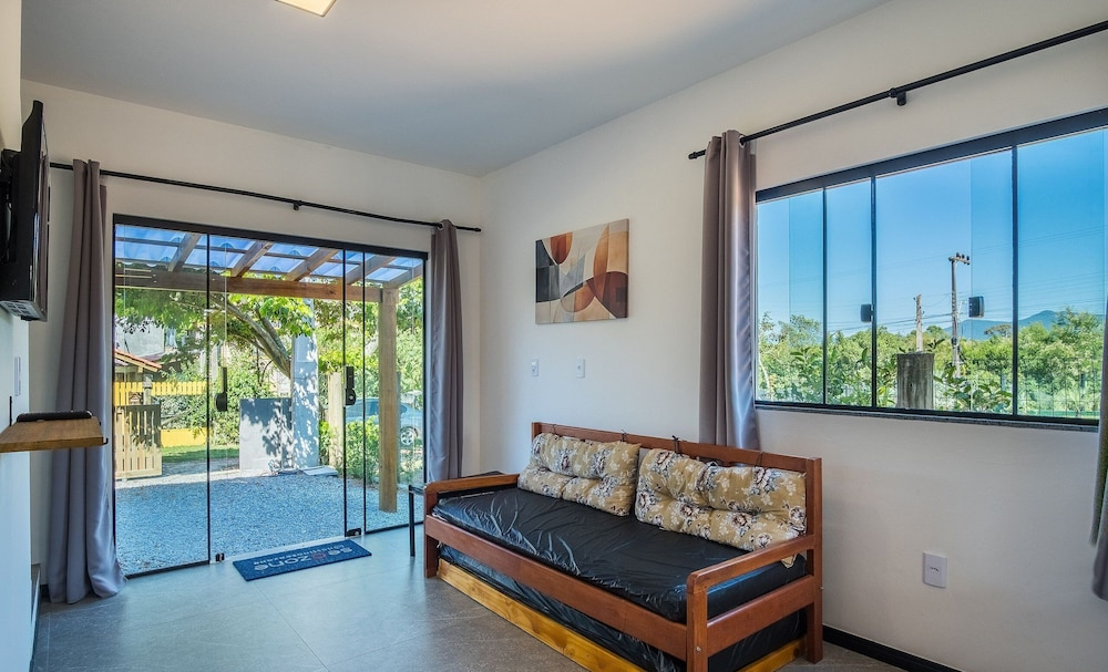 House w/ Suite and BBQ Grill in Imbituba Psl0002