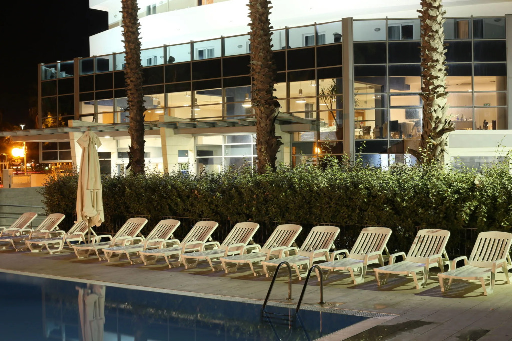 Sea Lion Hotel