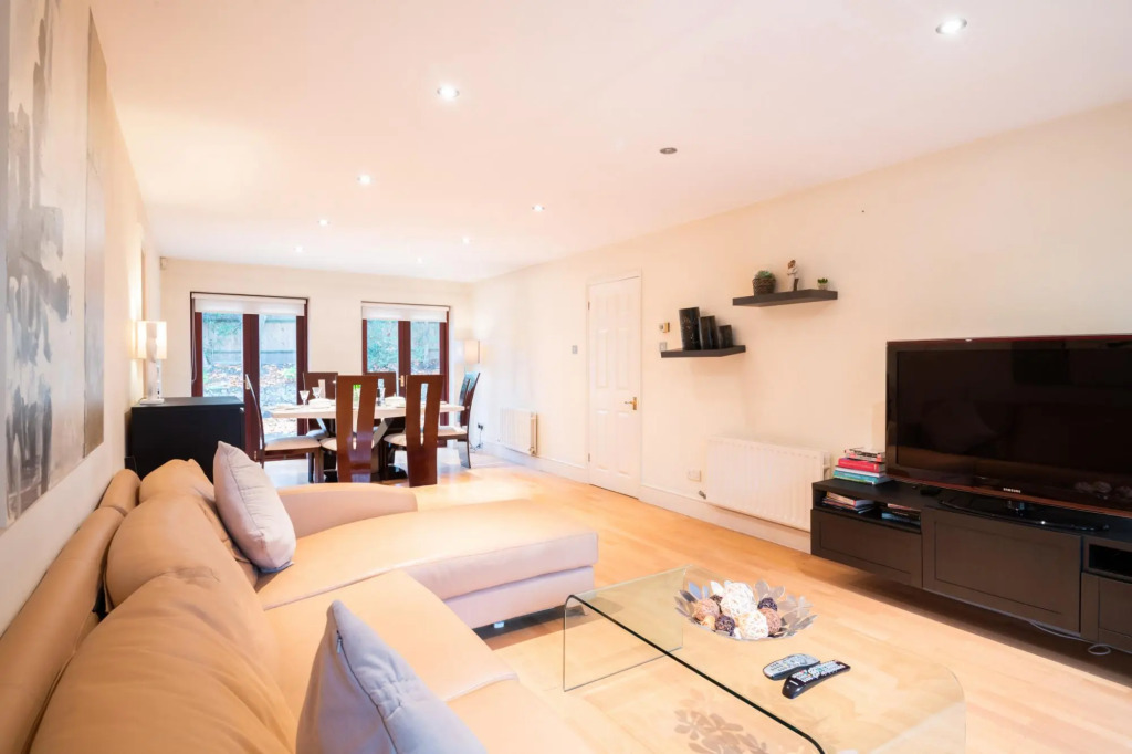 Charming Wimbledon Park Home close to Putney Heath