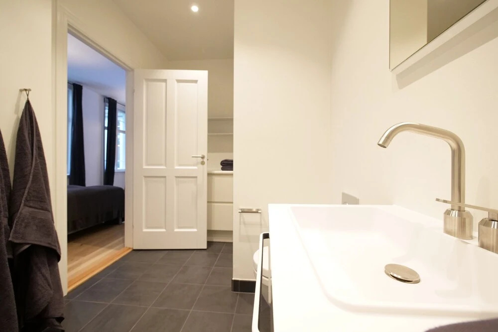 Sanders King - Smart 4-bdr Apt in City Center