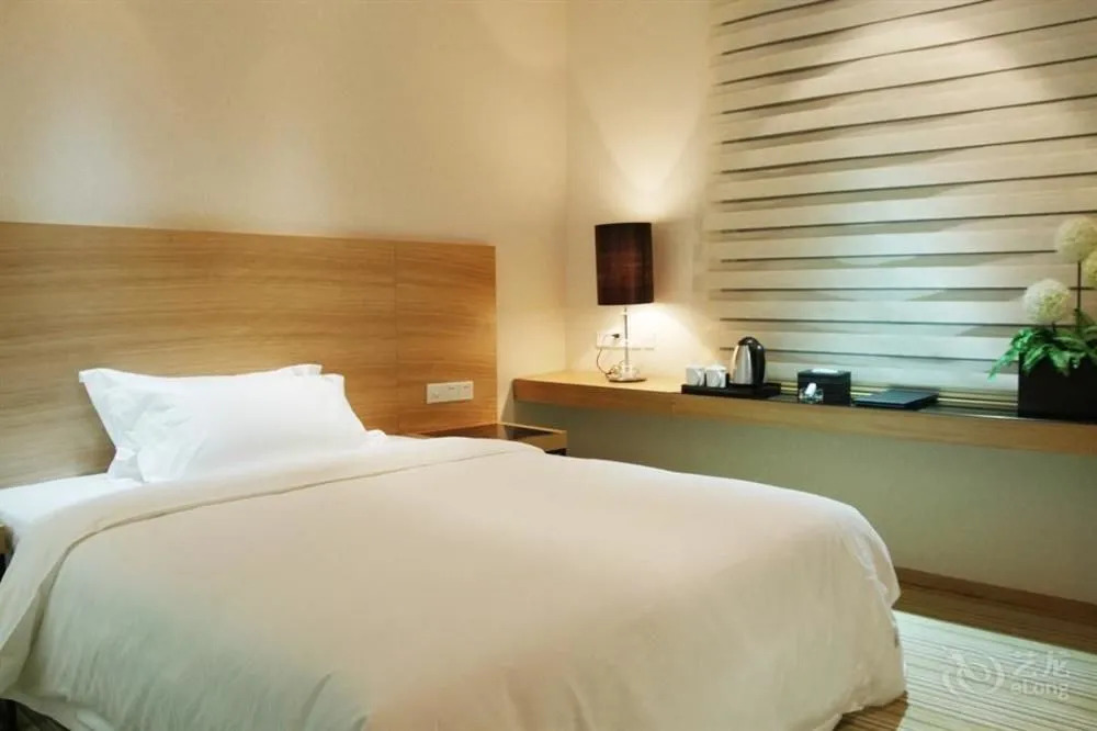 Wuhan Yuntai 6 Plus 1 Hotel