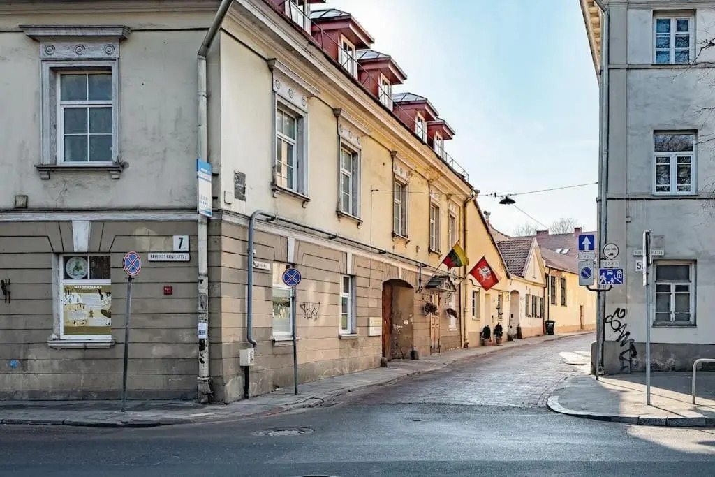 New! Old town apt next to St Annes