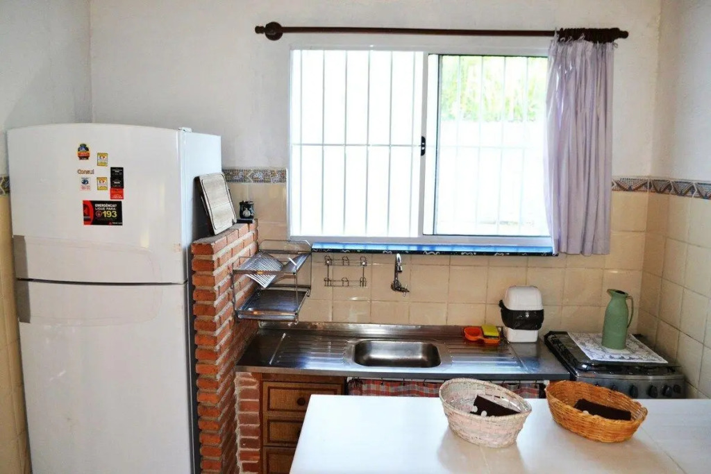 Casa Com Piscina A 100 M. De Camburizinho