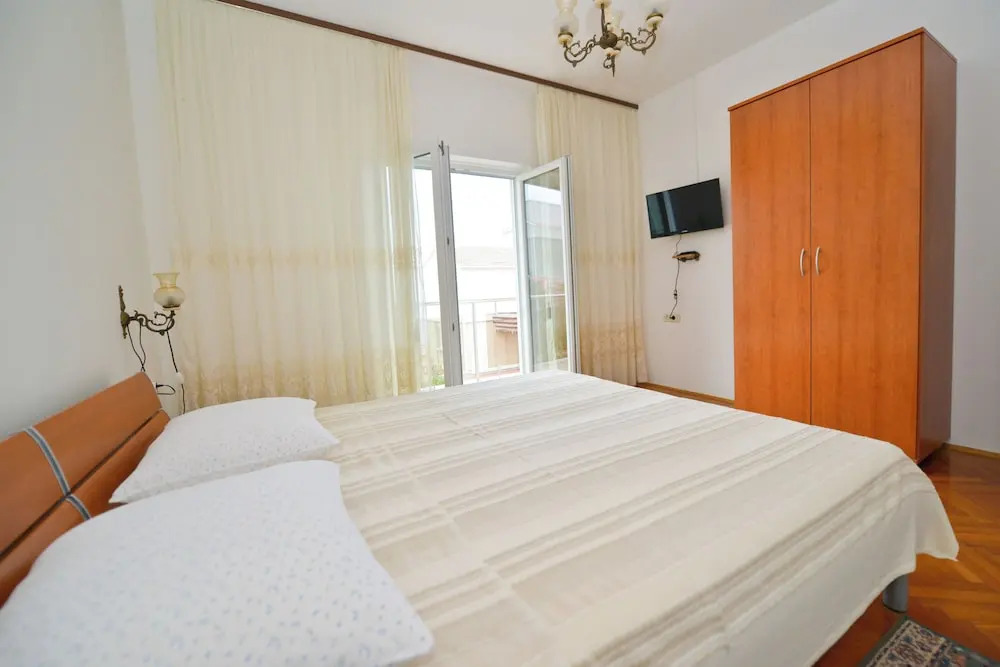 Spacious 4 Apartment for 5 Persons w 2 Terraces, 2 Bedrooms, 2 Bathrooms