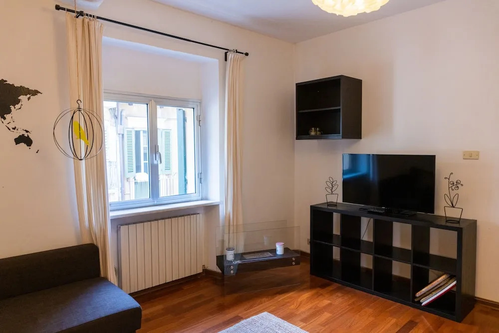 Τhe welcoming Rocchetto residence at 25m from P. Erbe