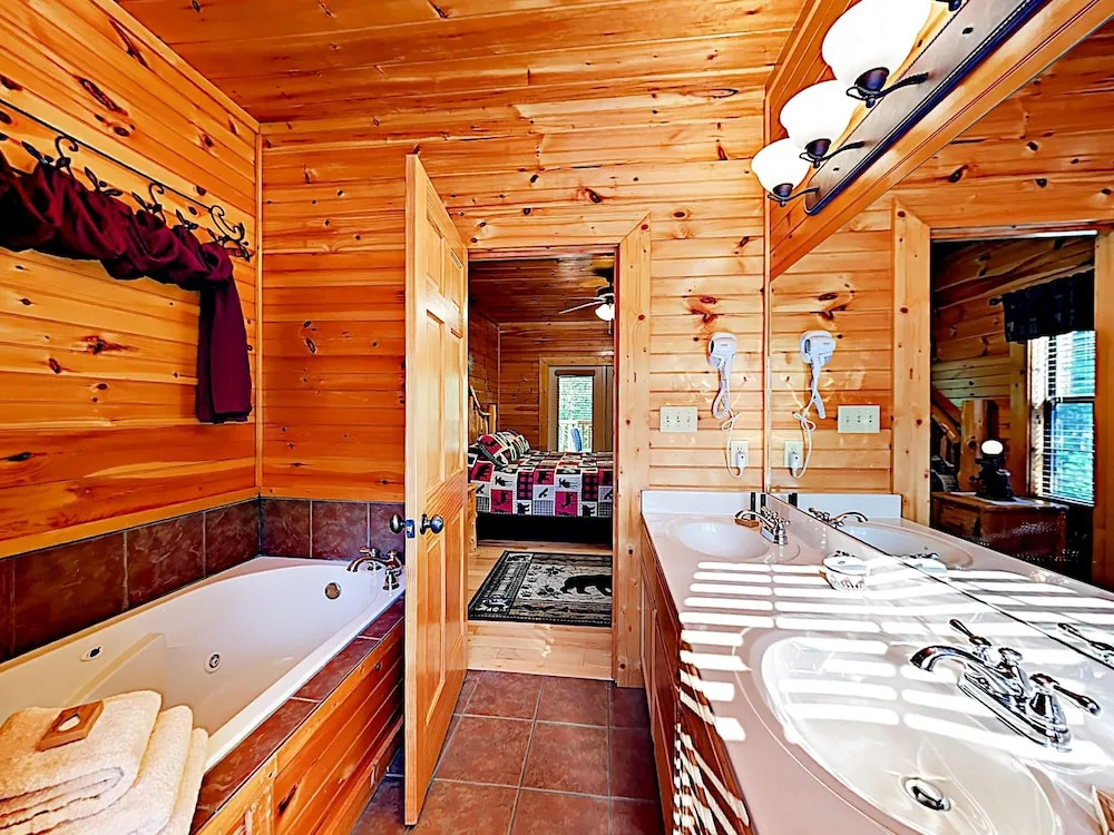 1268 Sevierville - 4 Br Cabin