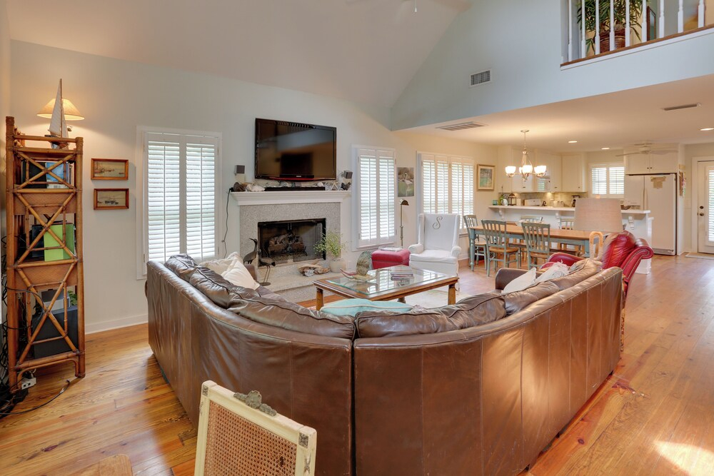 Bright St. Simons Island Escape: Walk to the Beach