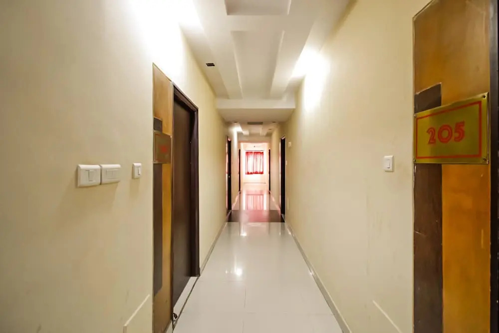 OYO 1520 Hotel Tourist Plaza