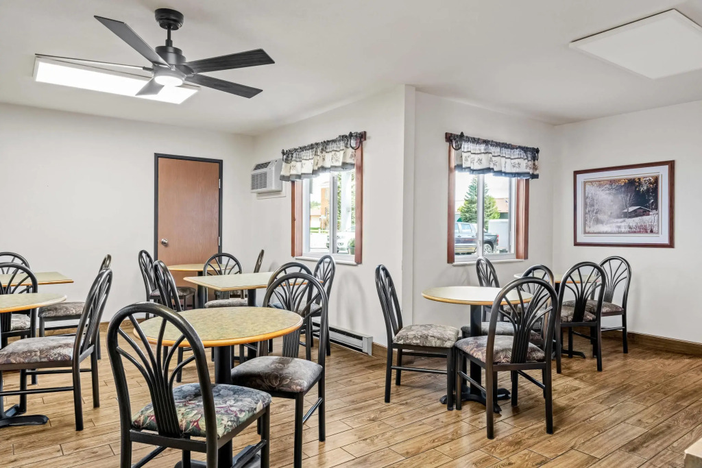 Econo Lodge, Downtown Custer Near Custer State Park and Mt Rushmore