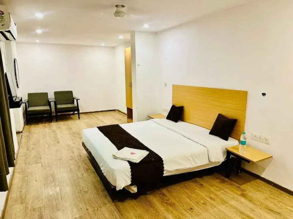 Hotel Royal Address