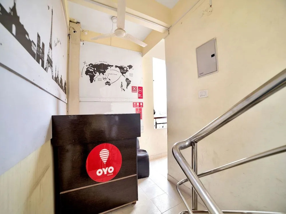 OYO 5564 Hitech Suites