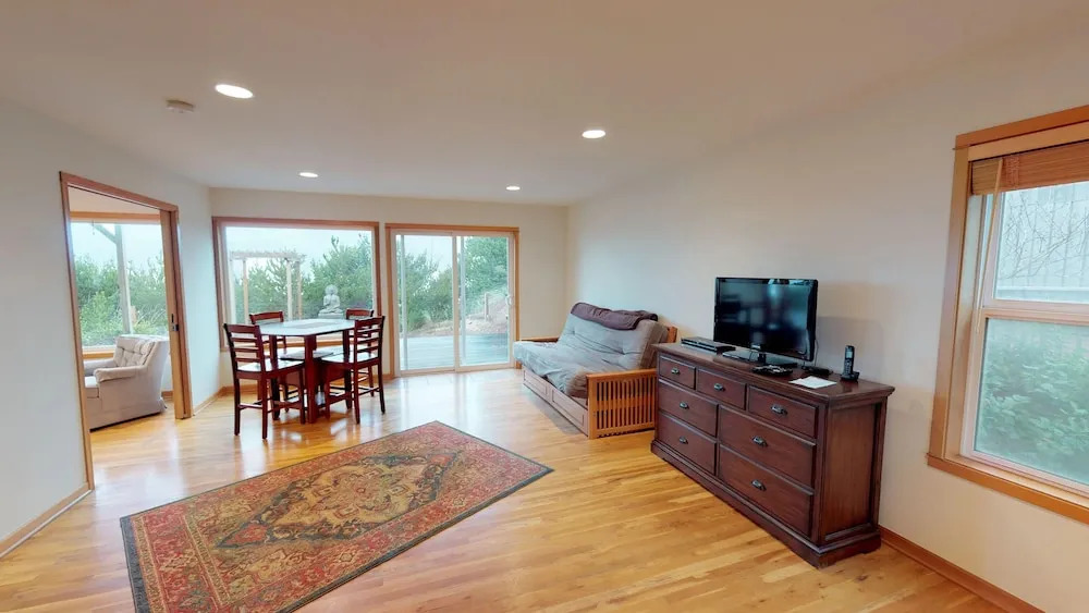 Om  3 Bedroom Home