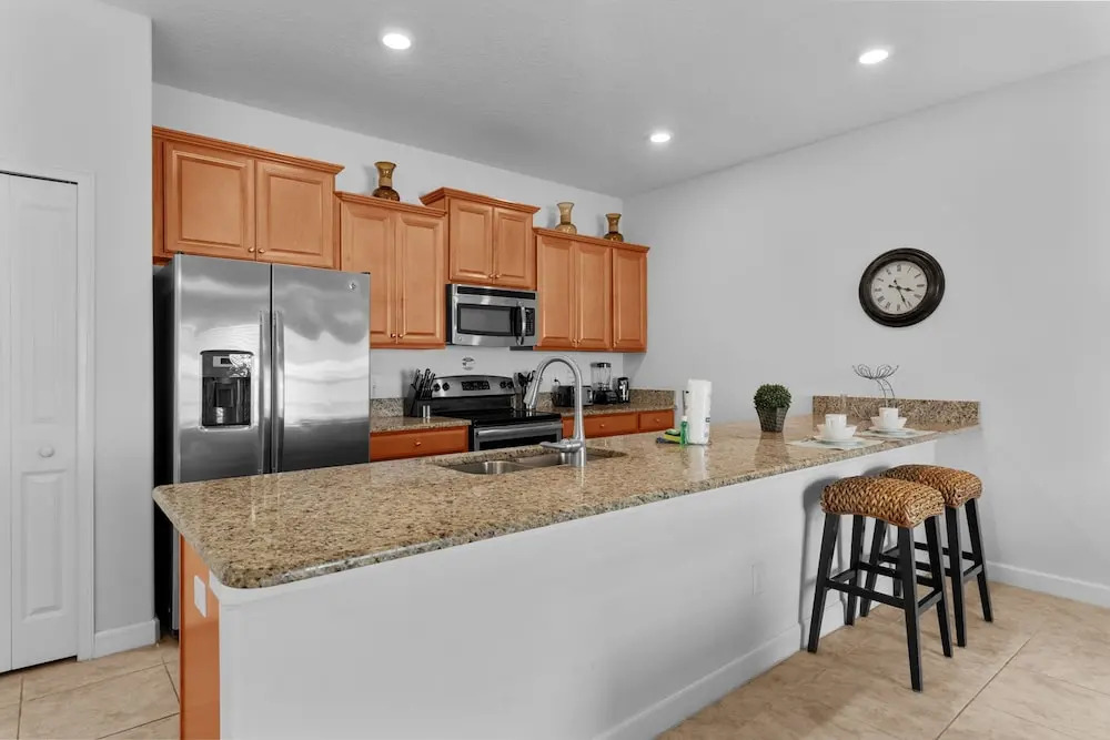 4BR Townhome With Pool at Storey Lake