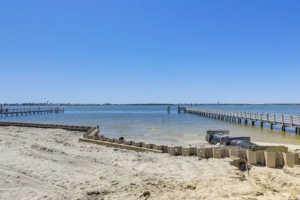 Beach, Pier Access! Pet-Friendly Crystal Coast Gem