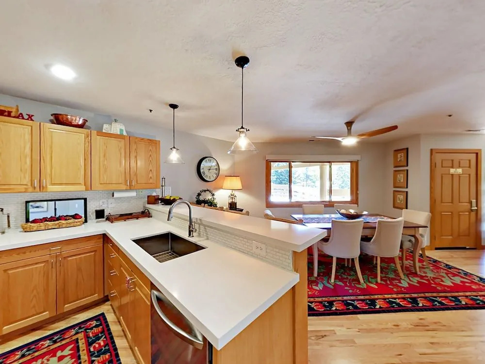1585 Empire Avenue Condo Unit 303